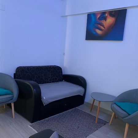 Black&White Suites Craiova Extérieur photo