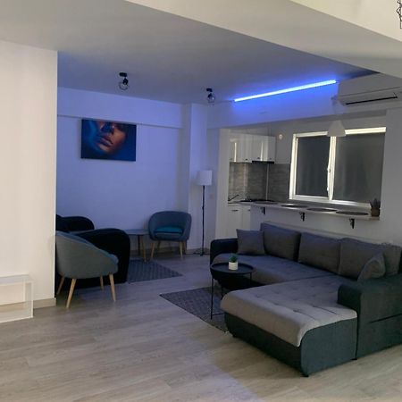Black&White Suites Craiova Extérieur photo