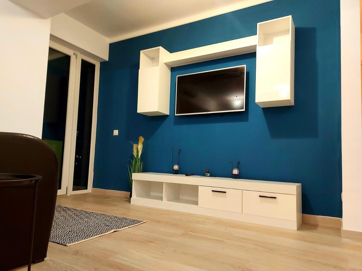 Black&White Suites Craiova Extérieur photo