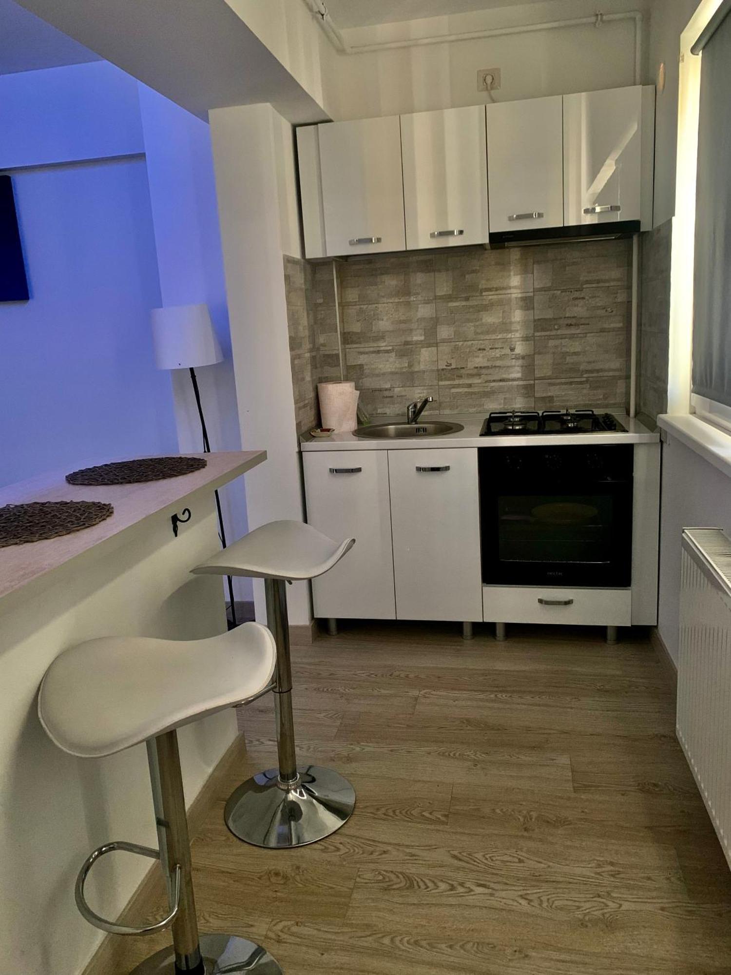 Black&White Suites Craiova Extérieur photo